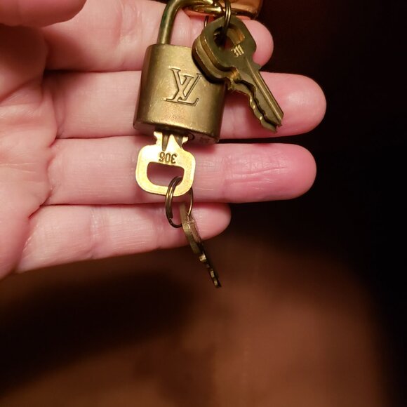 Louis Vuitton Keepall 55 Duffle Bag - Picture 10 of 16